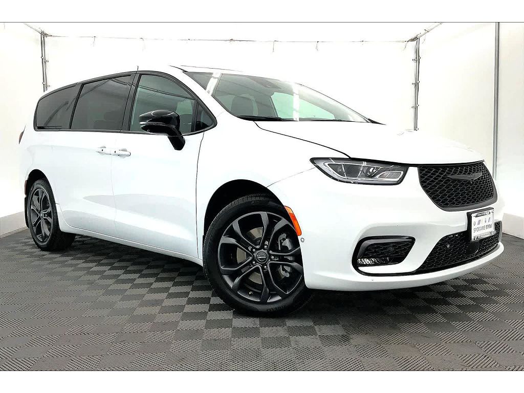 2026 Chrysler Pacifica Select