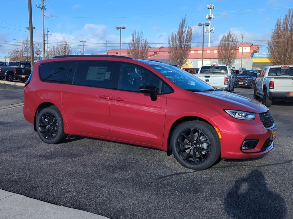 2026 Chrysler Pacifica Select