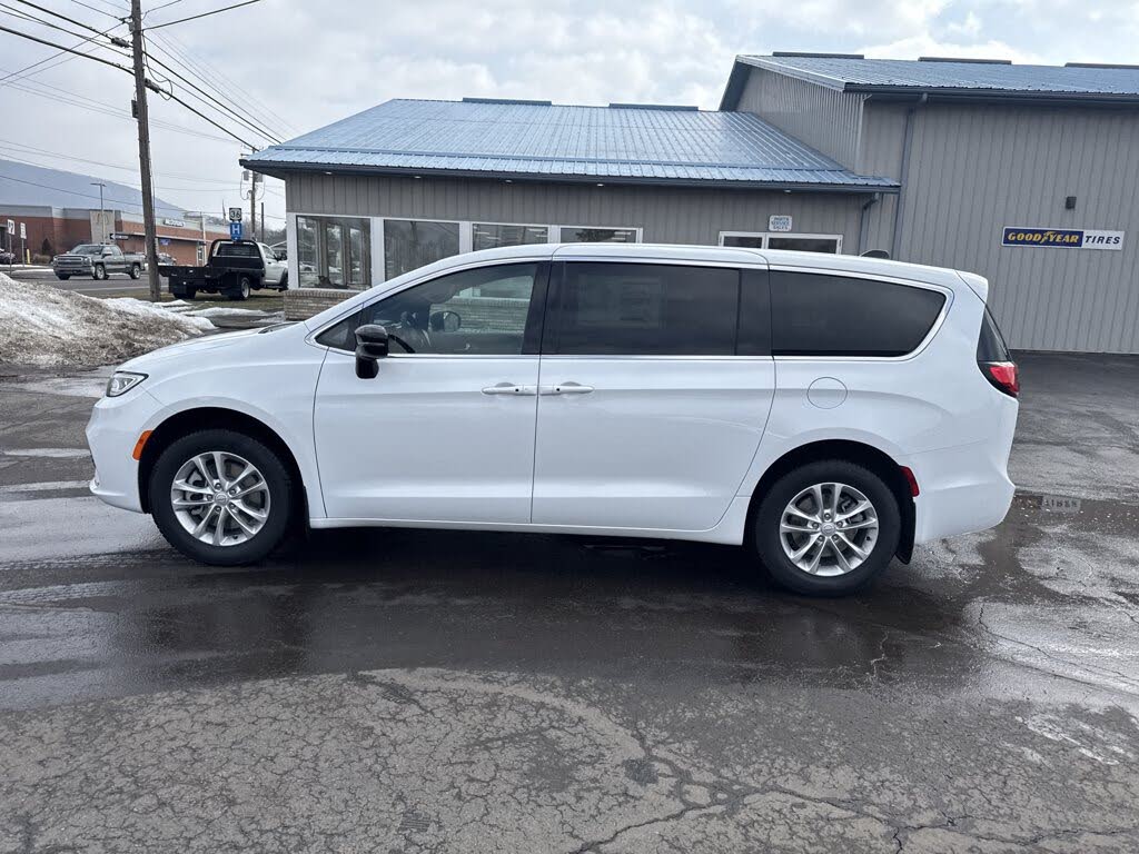 2026 Chrysler Pacifica Select