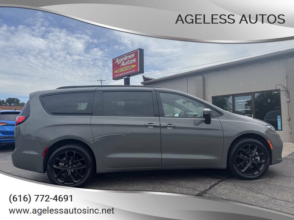 2023 Chrysler Pacifica Touring L