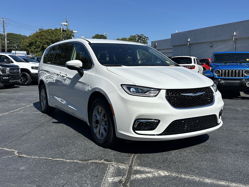 2023 Chrysler Pacifica Touring L