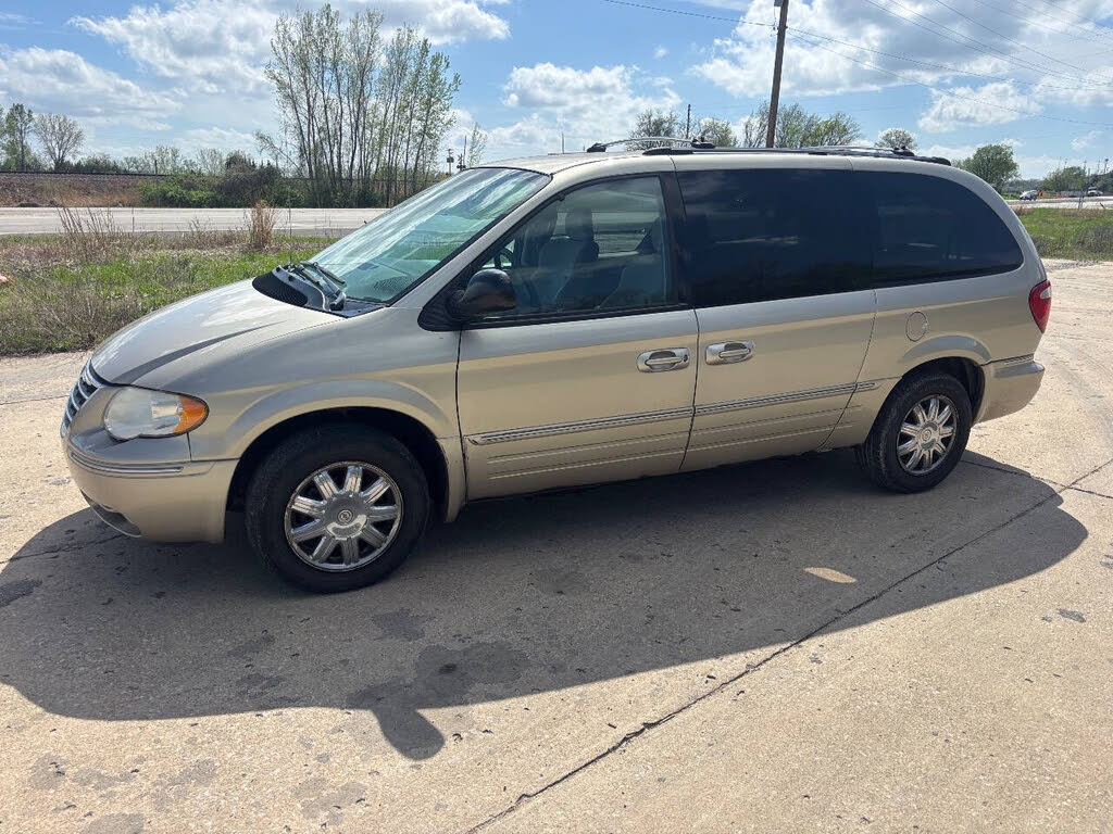 2005 Chrysler Town and Country Limited