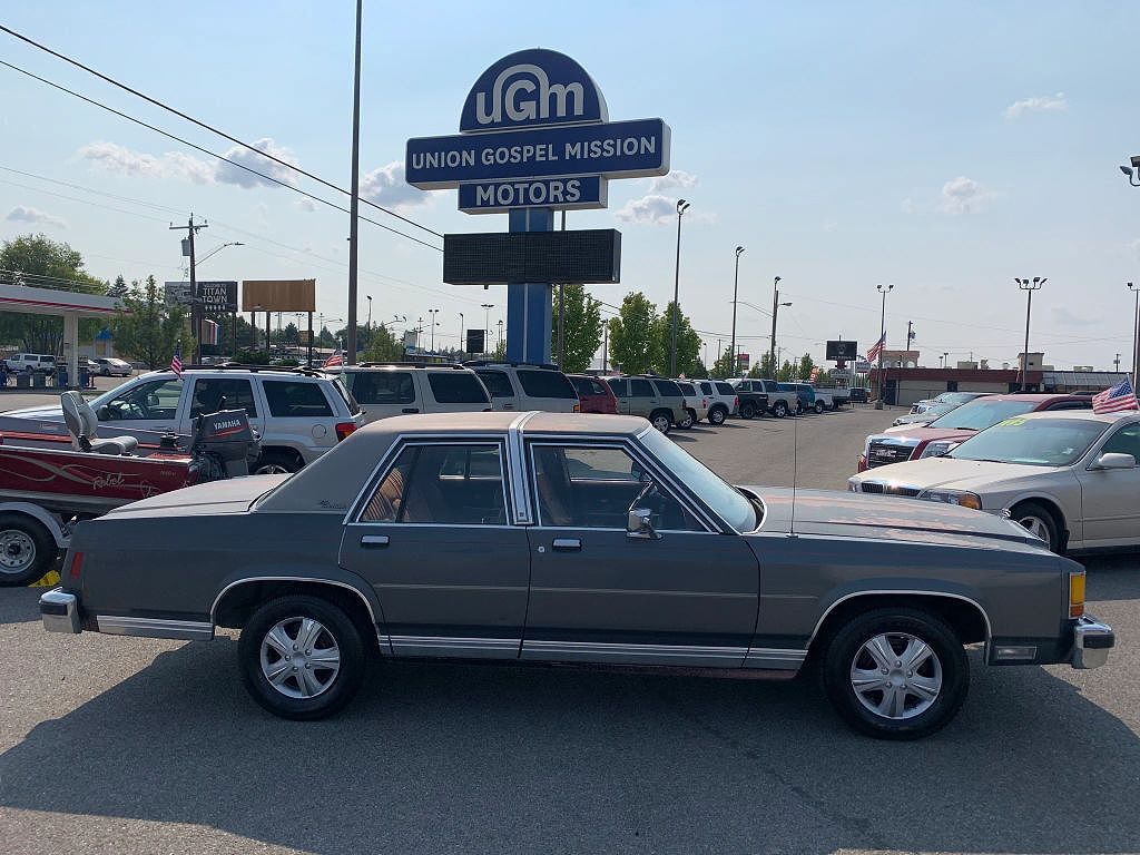 1987 Ford LTD Crown Victoria