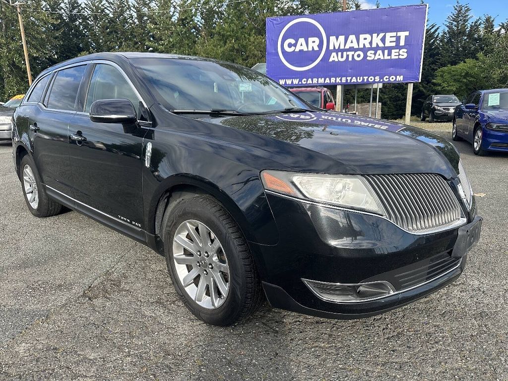 2013 Lincoln MKT Livery