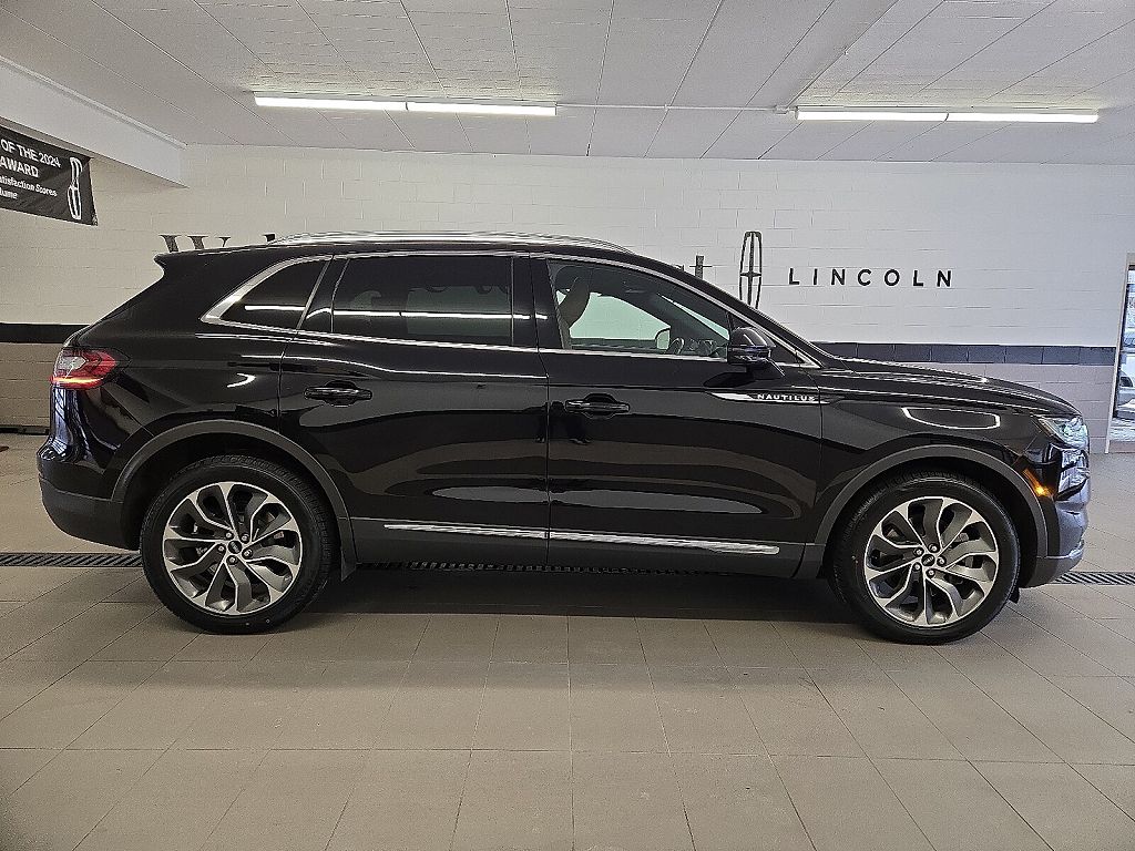 2022 Lincoln Nautilus Reserve AWD