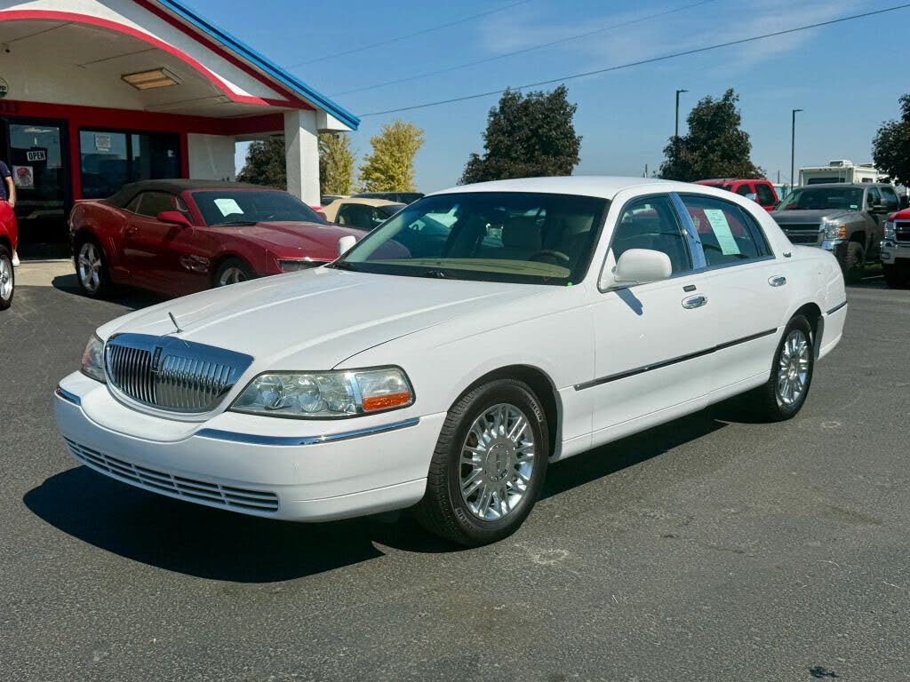 2010 Lincoln Town Car Signature Limited