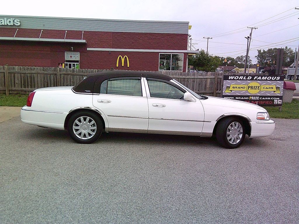 2010 Lincoln Town Car Signature Limited
