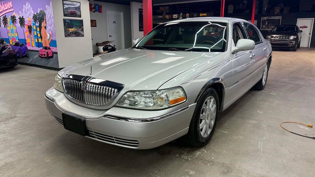 2011 Lincoln Town Car Signature Limited Fleet