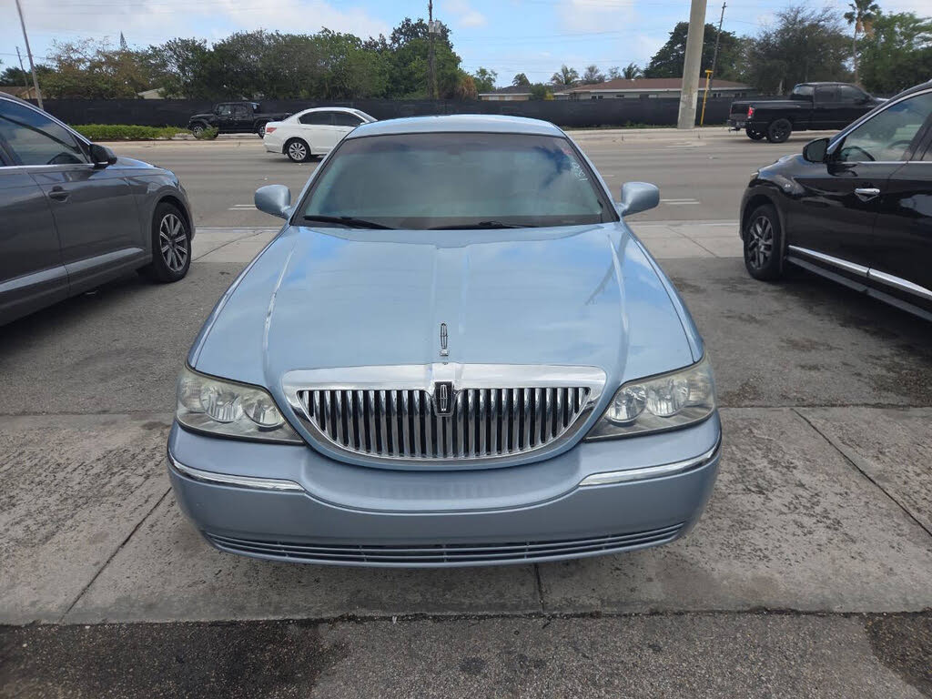 2011 Lincoln Town Car Signature Limited