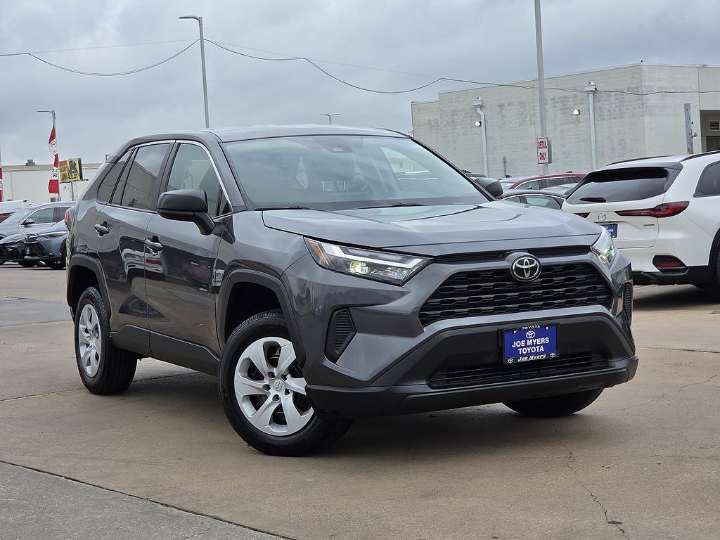 2025 Toyota RAV4 LE