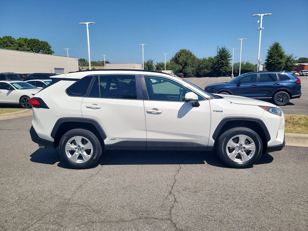 2020 Toyota RAV4 Hybrid XLE