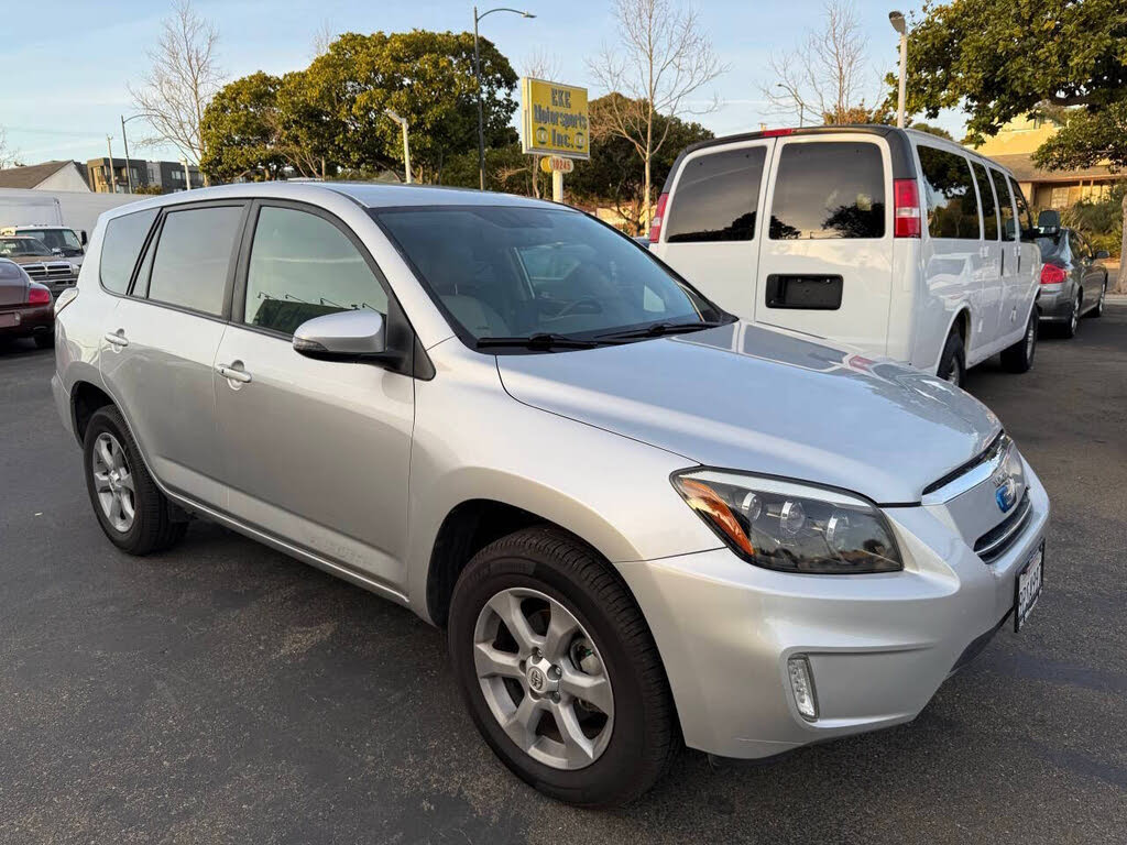2013 Toyota RAV4 EV photo 1