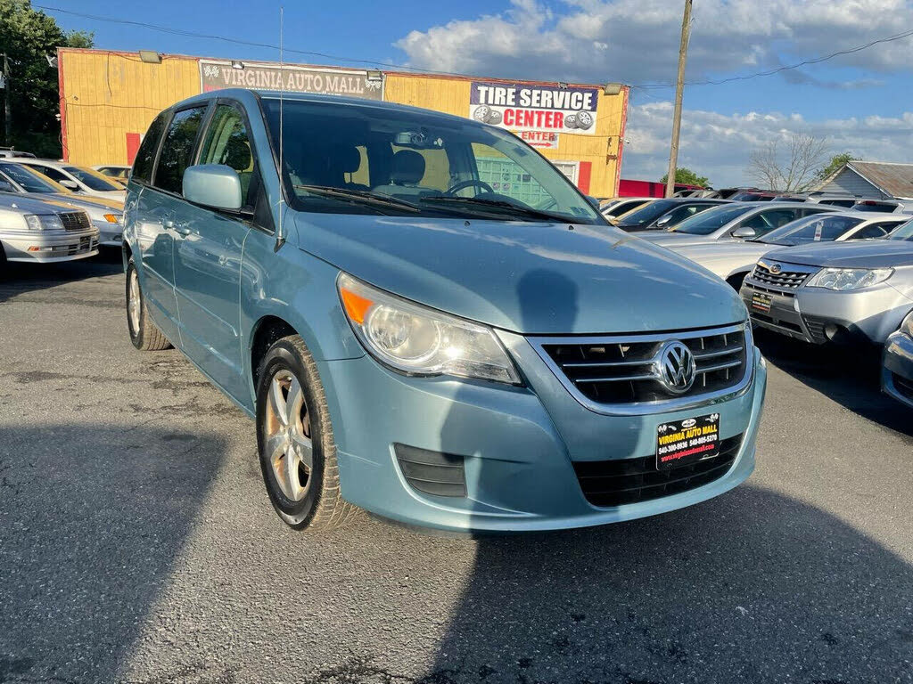 2010 Volkswagen Routan SE