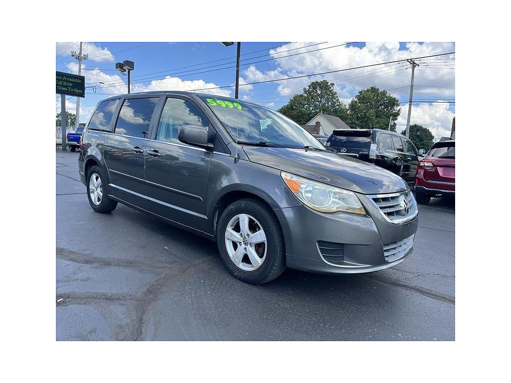 2010 Volkswagen Routan SE