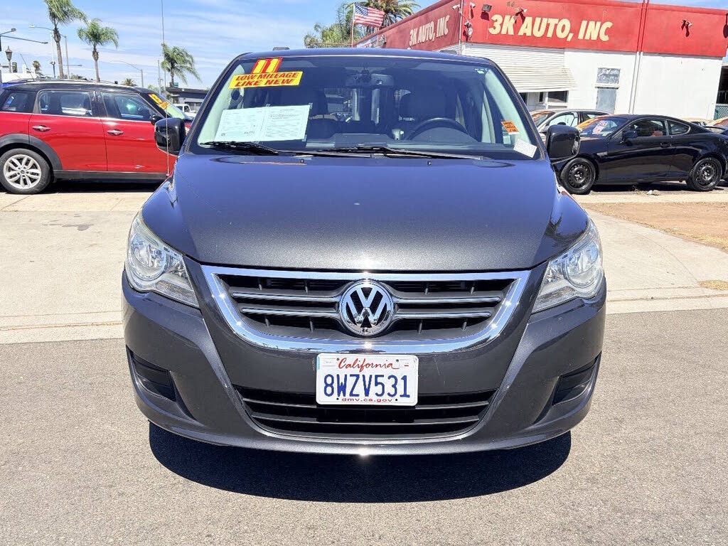 2011 Volkswagen Routan SE