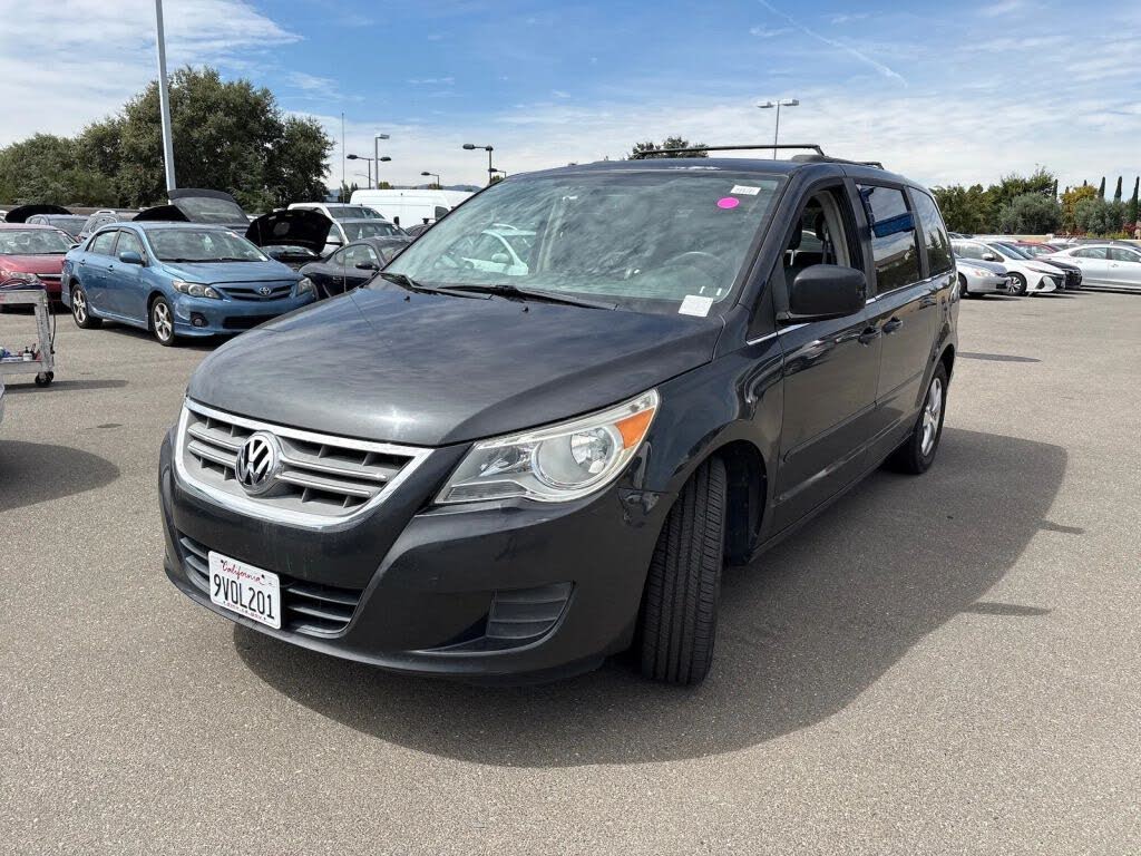 2011 Volkswagen Routan SE