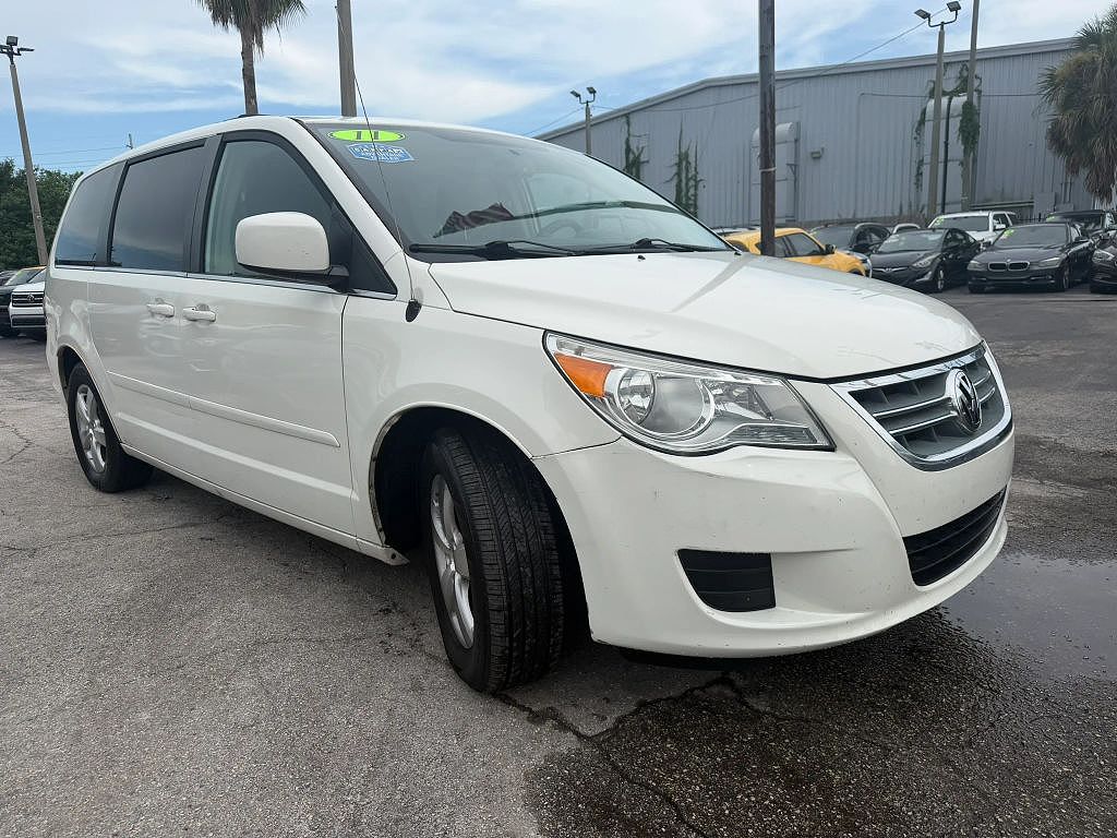 2011 Volkswagen Routan SE