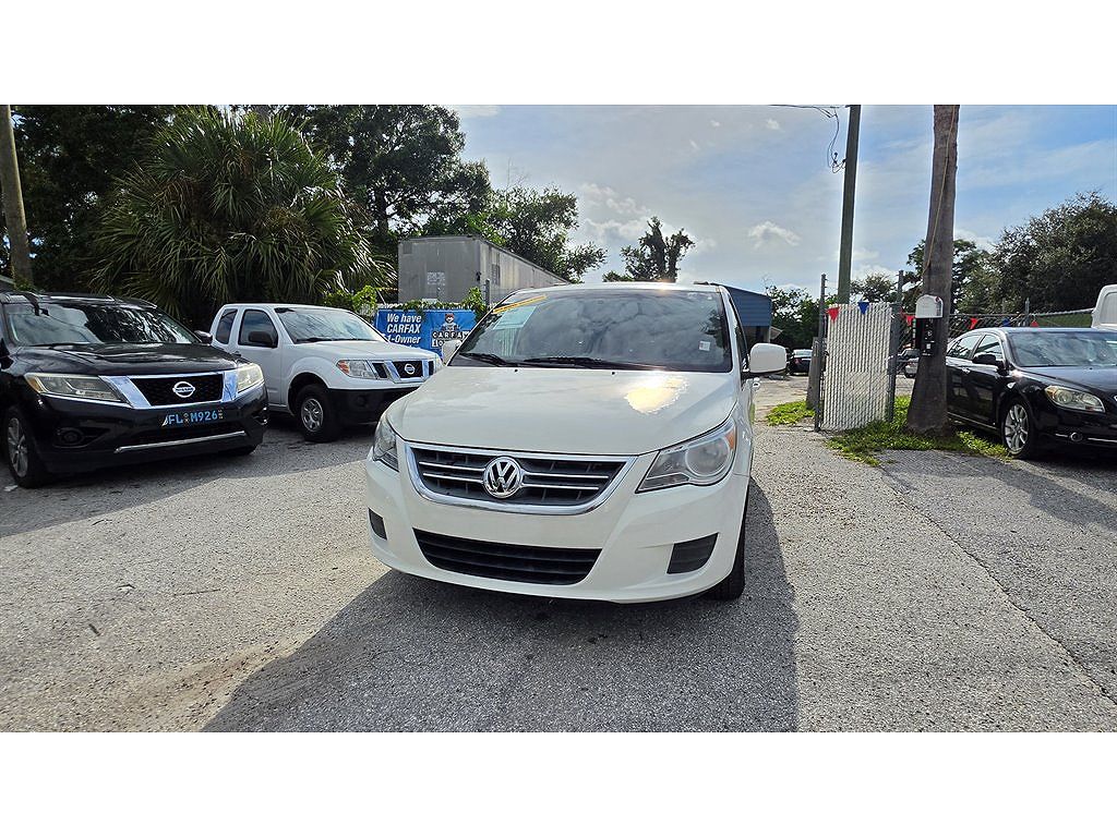 2011 Volkswagen Routan SE