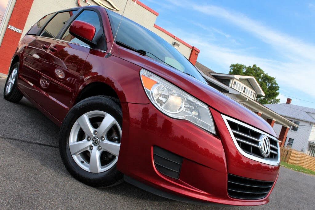 2011 Volkswagen Routan SE