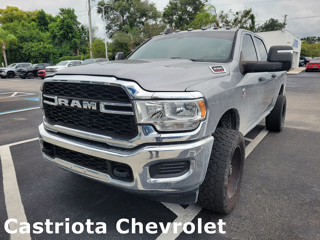 2023 RAM 3500 Tradesman Crew Cab 4x4 6'4" Box