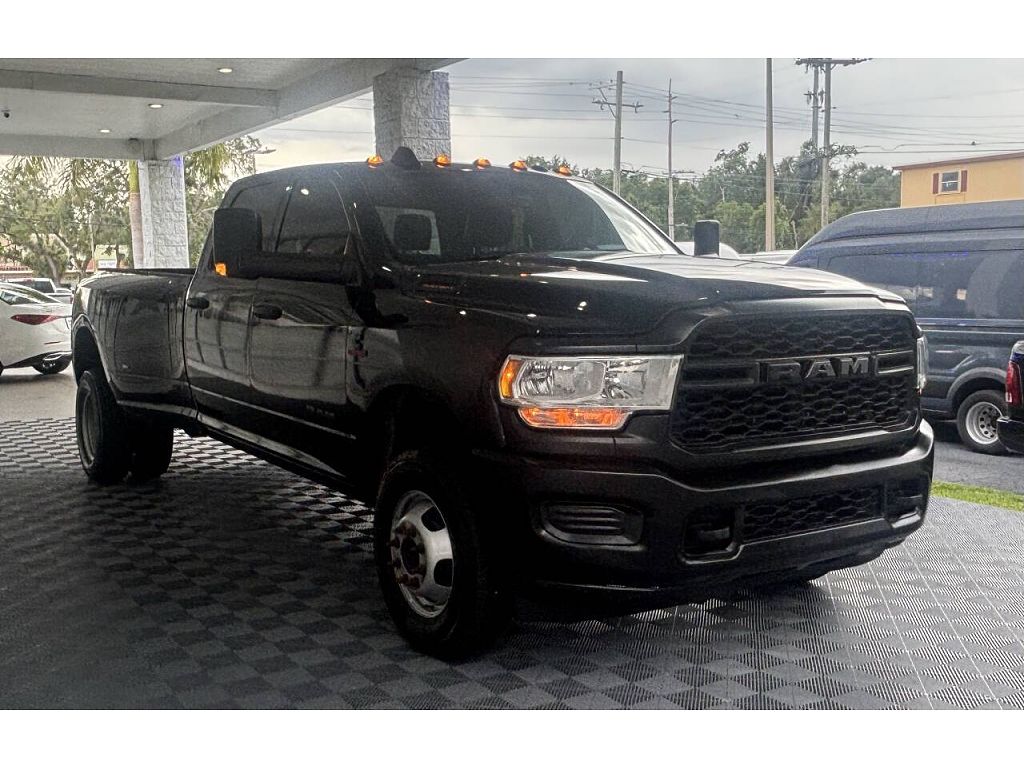 2022 RAM 3500 Tradesman 4x4 4dr Crew Cab 8 ft. LB DRW Pickup