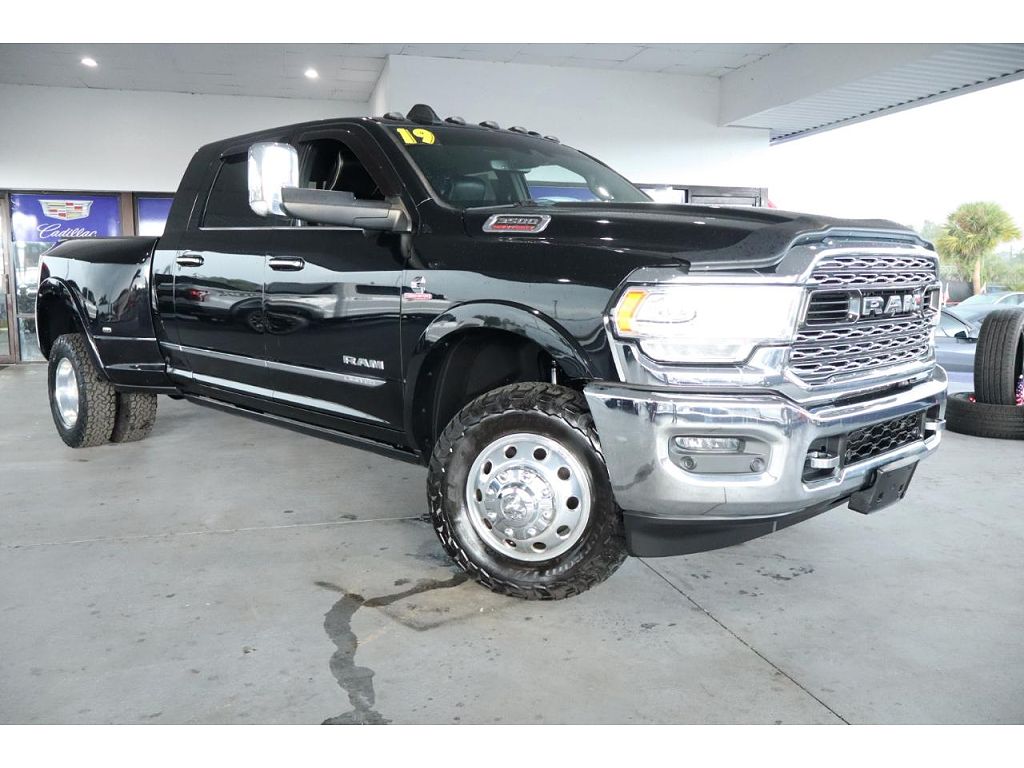 2019 RAM 3500 Limited 4x4 Mega Cab 6'4" Box