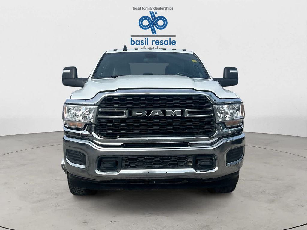 2024 Ram 3500 Chassis Cab SLT 4WD Crew Cab 60 CA 172.4 WB