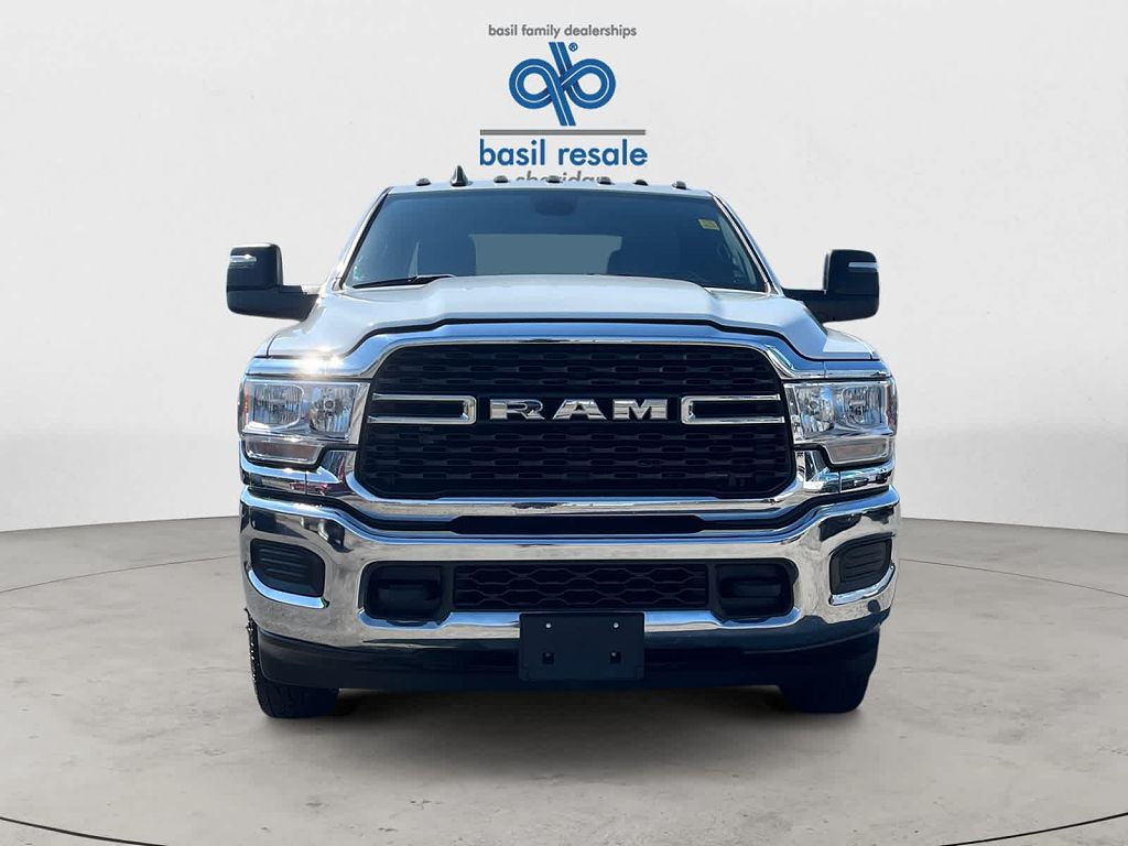 2024 Ram 3500 Chassis Cab SLT 4WD Crew Cab 60 CA 172.4 WB