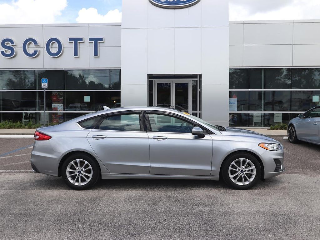 2020 Ford Fusion SE