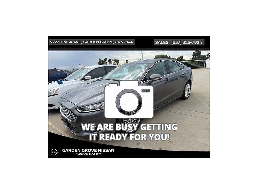 2013 Ford Fusion 4-door Mid-Size Passenger Car