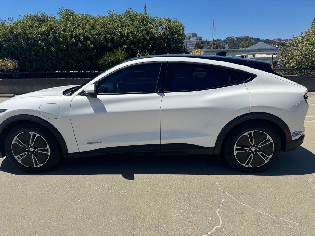 2021 Ford Mustang Mach-E photo 1