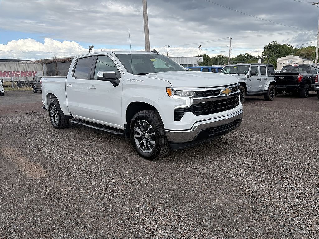 2024 Chevrolet Silverado 1500 2.7T 4WD LT Crew Cab w/ Convenience & Trailering Pkg