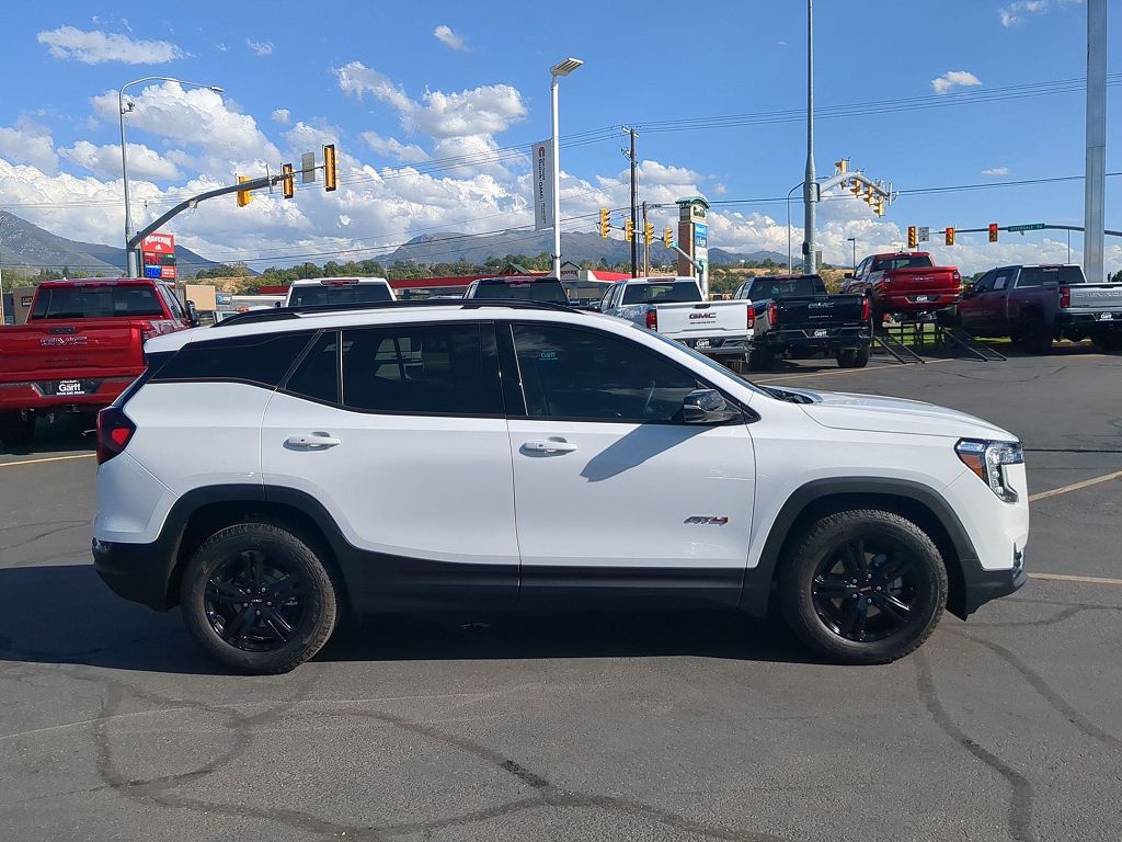2024 GMC Terrain AT4