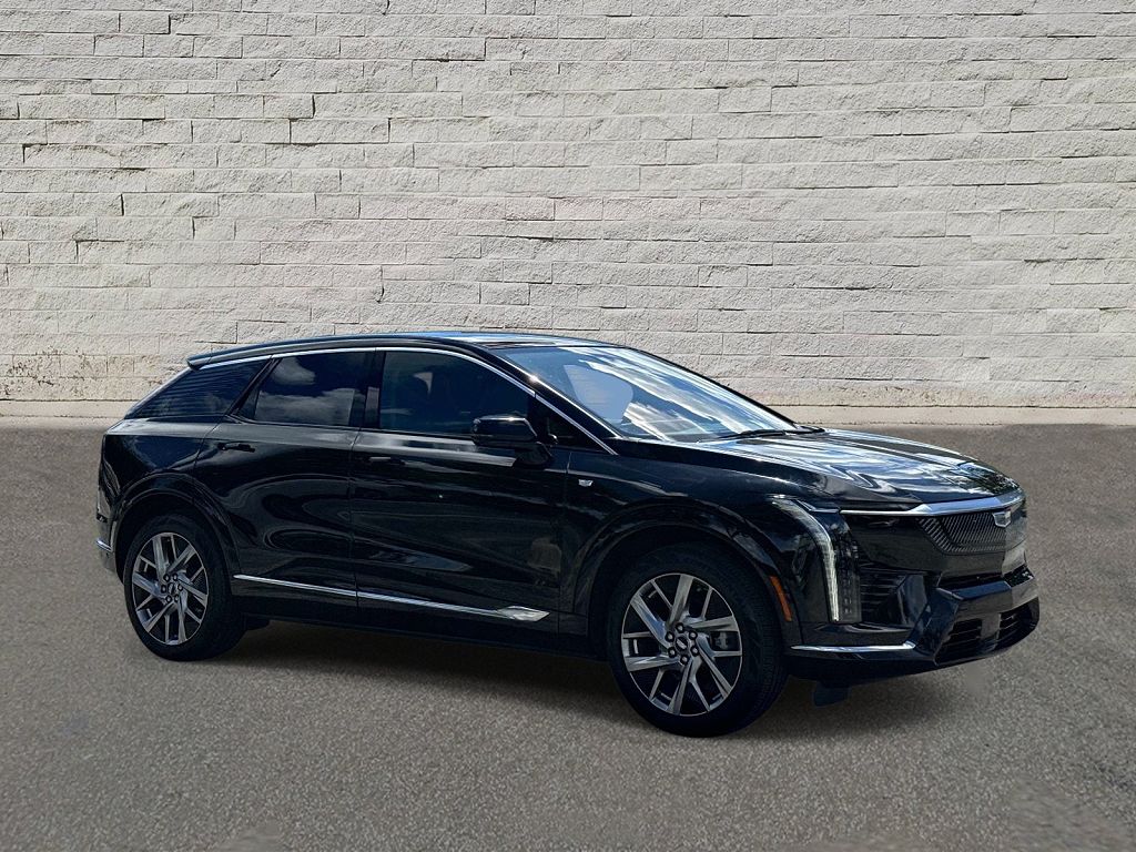 2025 CADILLAC OPTIQ Luxury 2