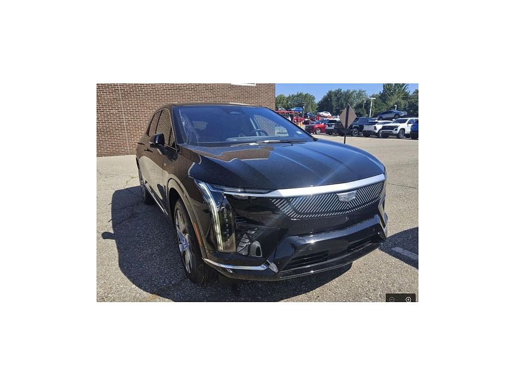 2025 Cadillac Optiq Luxury 2