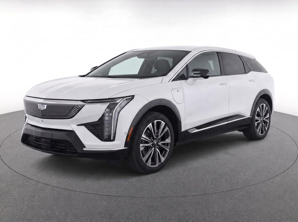 2025 Cadillac Optiq Luxury 2