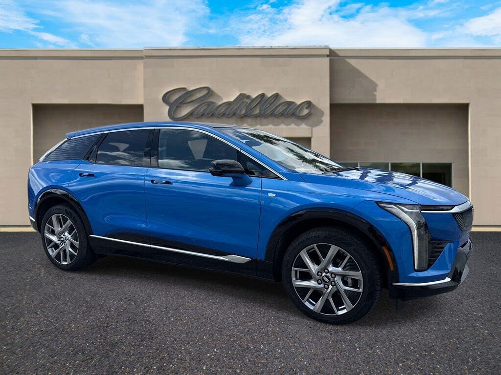 2025 Cadillac OPTIQ Luxury 2