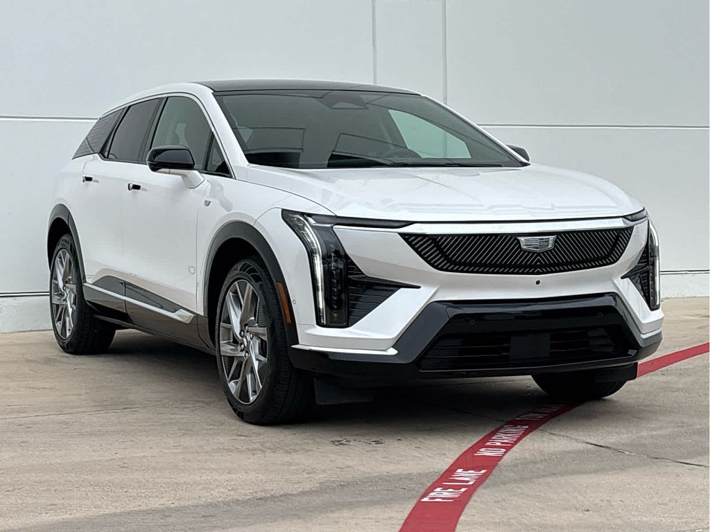 2025 Cadillac Optiq Luxury 2
