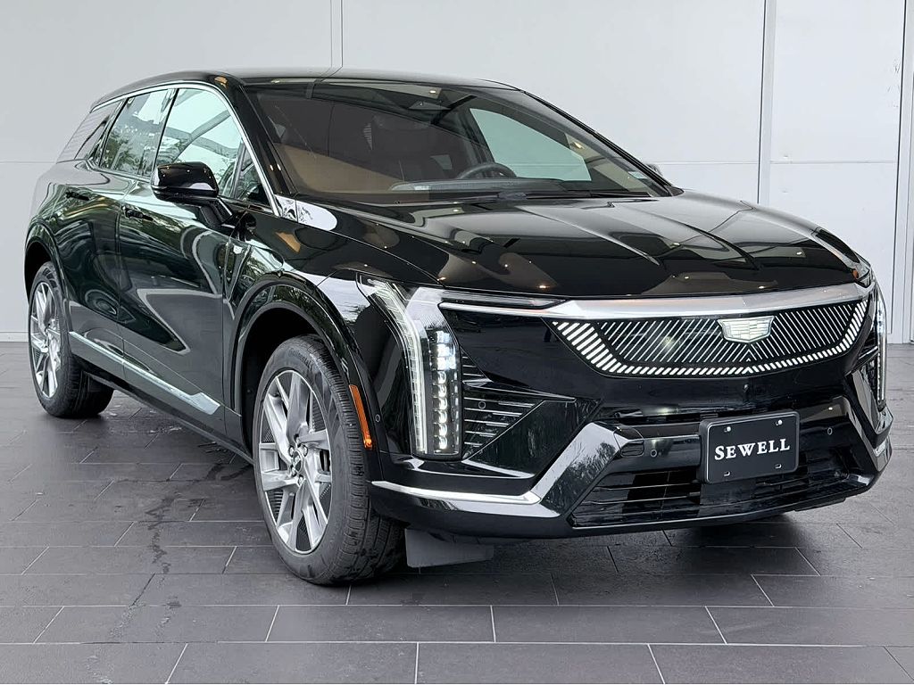 2025 Cadillac Optiq Luxury 2