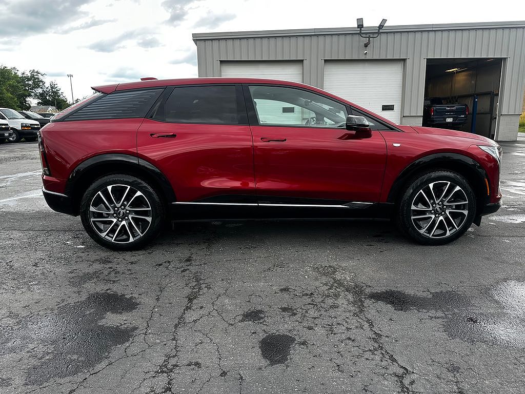 2025 Cadillac Optiq Sport 2
