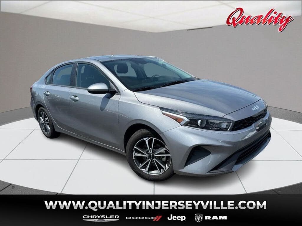 PRE-OWNED 2024 KIA FORTE LXS photo 1