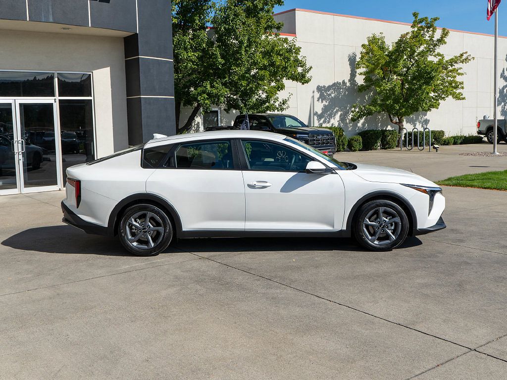 2025 Kia K4 LX
