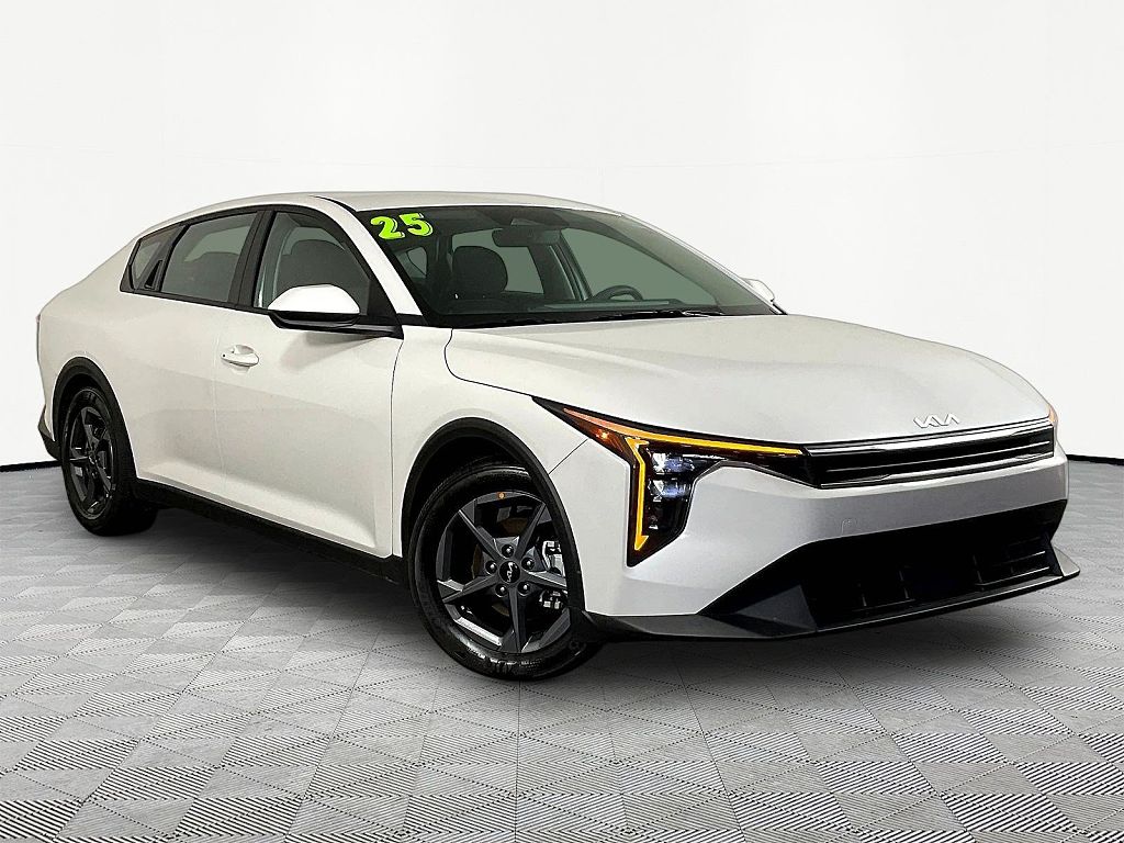 2025 Kia K4 LXS FWD