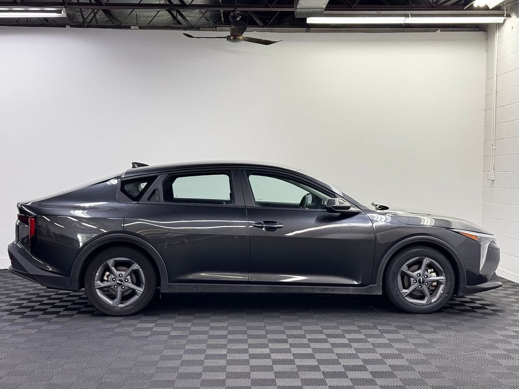 2025 Kia K4 LX