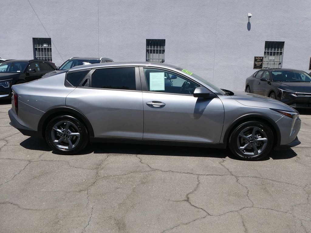 2025 Kia K4 LXS