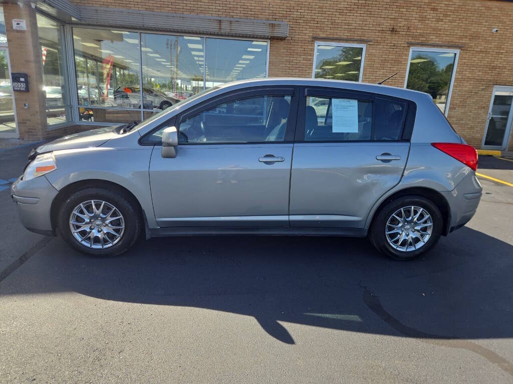 2011 Nissan Versa 1.8 SL