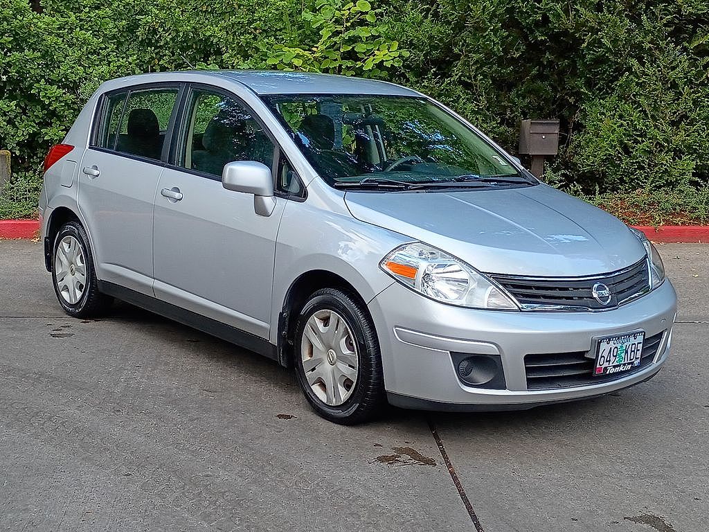 2011 Nissan Versa 1.8 SL