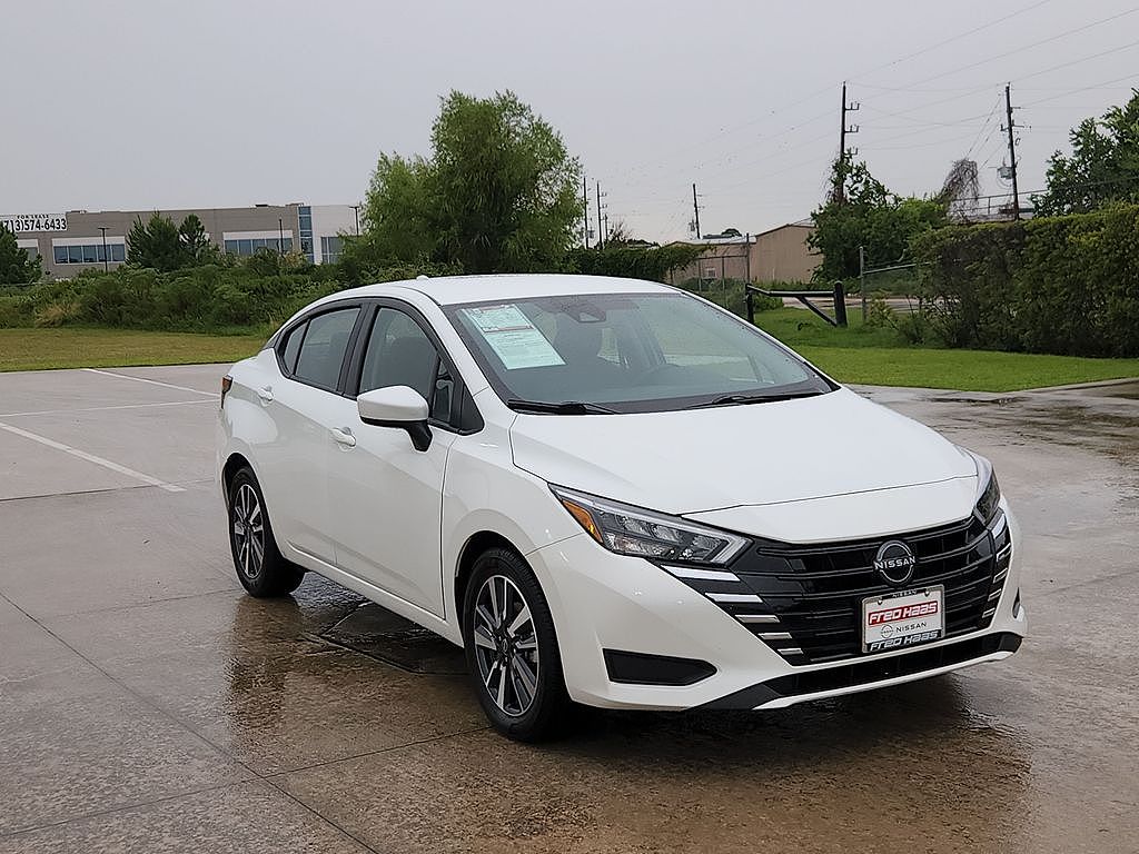 2025 Nissan Versa SV