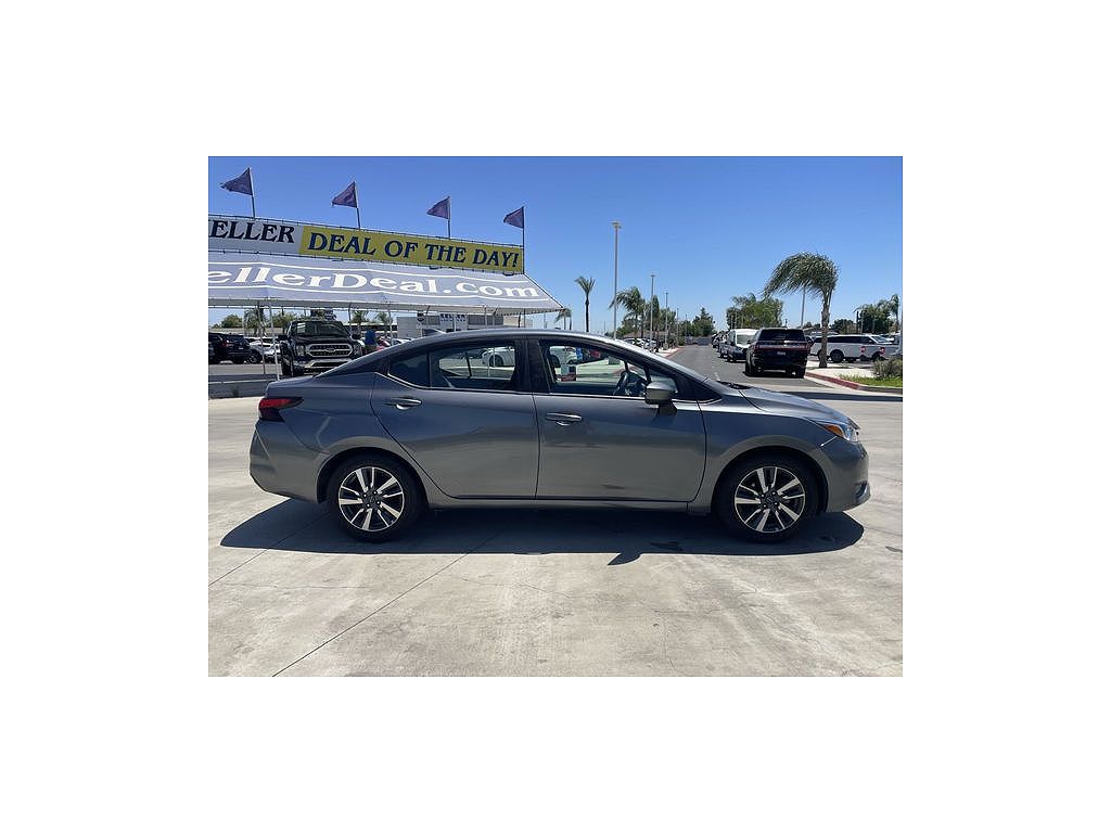2023 Nissan Versa 1.6 SV