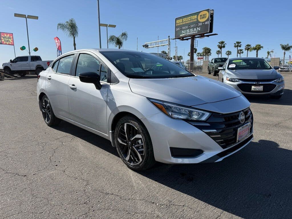 2025 Nissan Versa SR